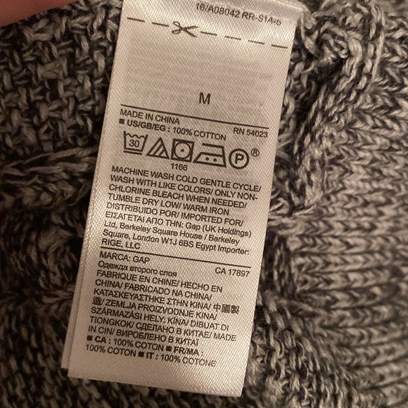 GAP sweater. NWT - Picture 6 of 6